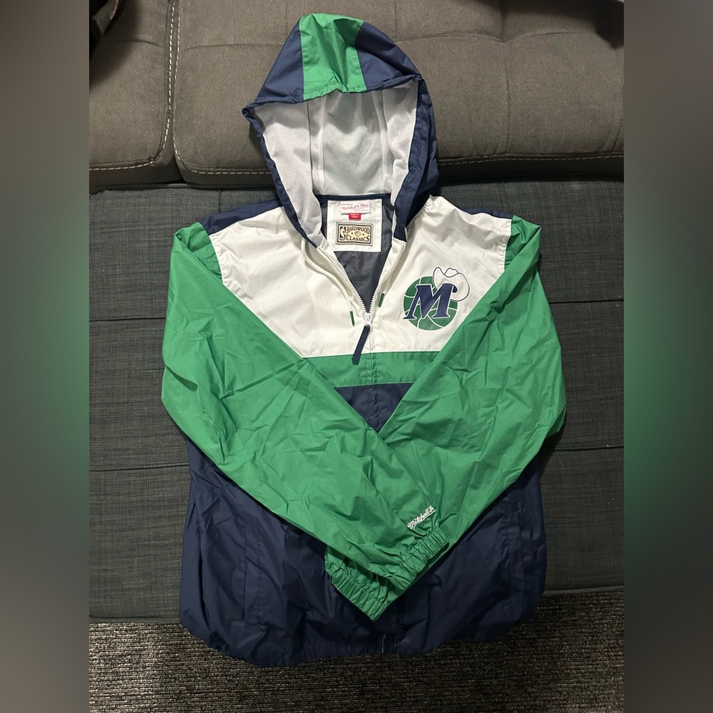 Dallas Mavericks Men’s Mitchell & Ness Game Day Windbreaker Full-Zip Jacket